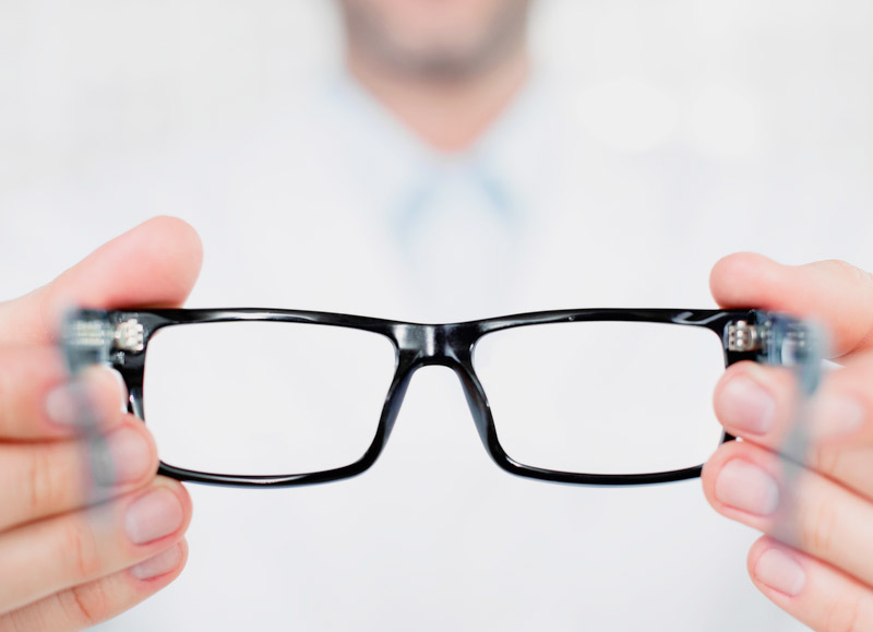 Asesoramiento profesional sobre lentes en Óptima Visión